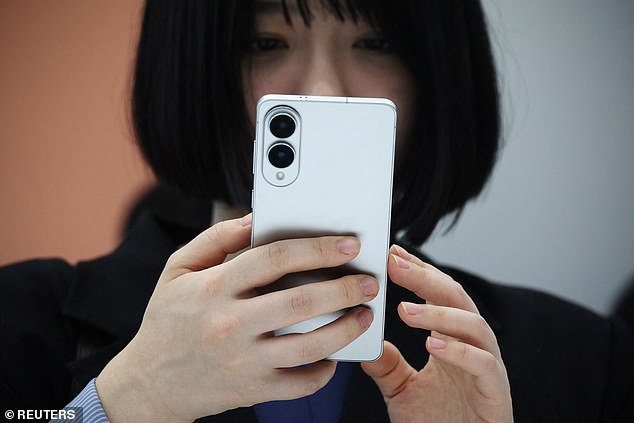 Samsung’s Galaxy S25: World’s Thinnest Smartphone at 5.8mm, But With a Trade-Off
