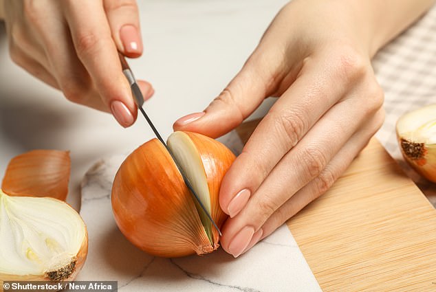 Scientists Unveil Simple, Tear-Free Onion Cutting Technique You’ve Been Missing