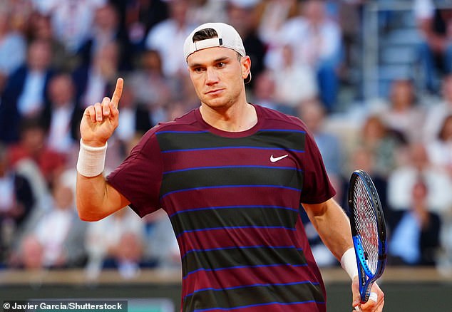 Draper Stuns Home Favourite Monfils Under Paris Lights to Reach French Open Third Round