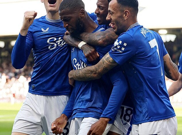 Chelsea Targets Everton’s England Star as David Moyes Vows to Retain Key Player
