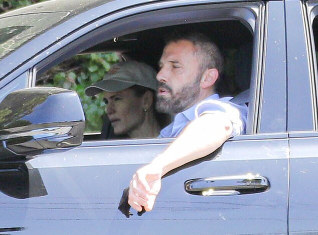 "Stern Jennifer Garner Meets Ex Ben Affleck After Daughter Violet Reveals Hotel Room Spat"  
This version retains key details (Jennifer’s demeanor, the reunion context, Violet’s disclosure, and the hotel argument) while streamlining phrasing for clarity and concision.