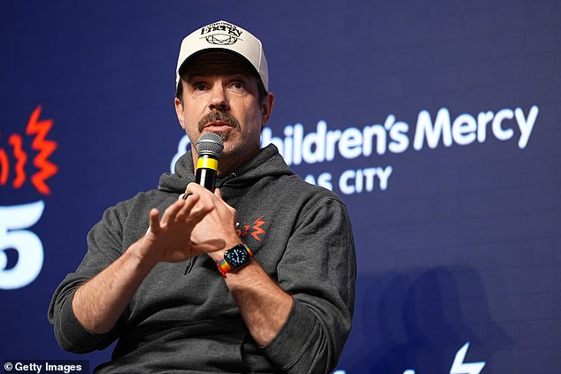 Jason Sudeikis Honors Uncle George Wendt With Heartfelt Tribute Following Death at 76  
This version corrects the name typos, uses concise phrasing ("Honors" instead of "Offers tribute"), and maintains a respectful tone while adhering to standard title structure.
