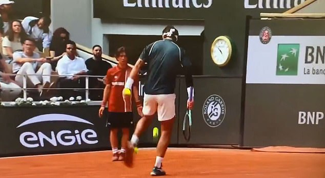 Musetti Warned for Kicking Ball at Line Judge During French Open Quarterfinal Clash with Tiafoe