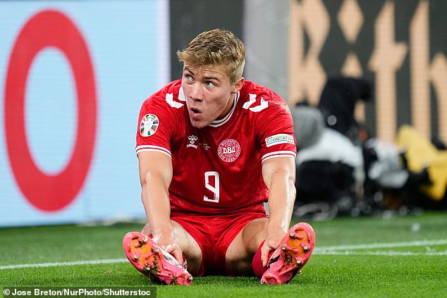 Danish Media: Hojlund ‘Overtaken’ as Teammate Stars in 5-0 Lithuania Rout