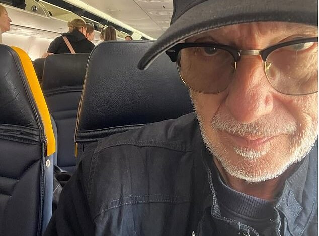 "Unrecognizable 80s Pop Icon Behind Hit Christmas Song Boards Ryanair Flight – Can You Guess Who?"