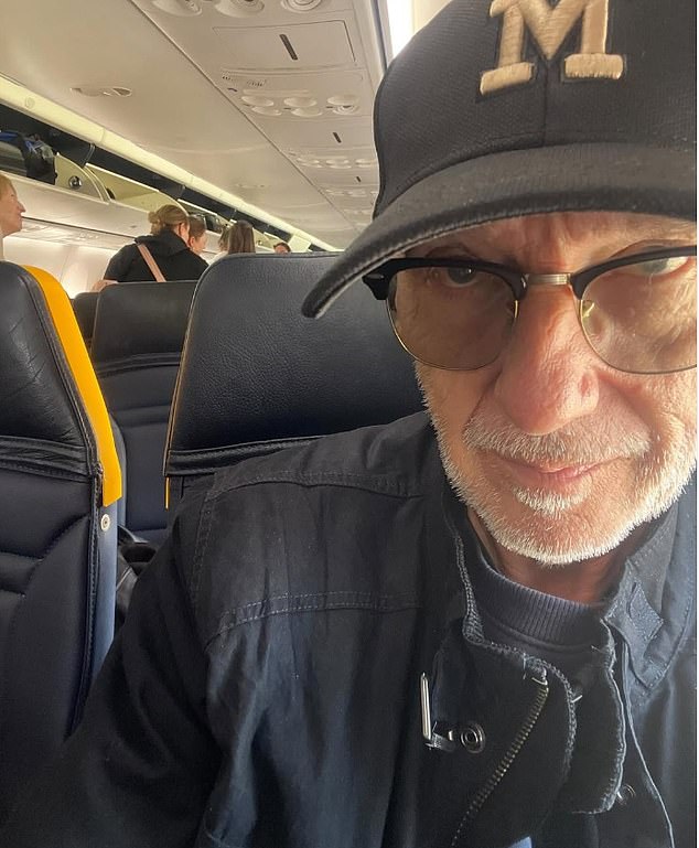 "Unrecognizable 80s Pop Icon Behind Hit Christmas Song Boards Ryanair Flight – Can You Guess Who?"