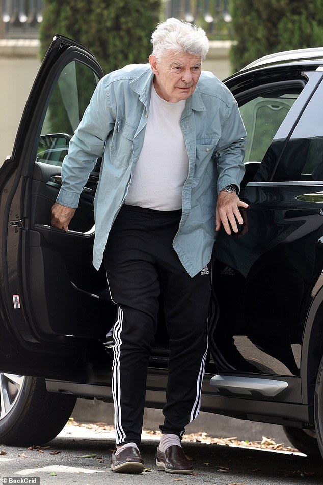 "Legendary Hollywood Duo Known for Iconic Sitcom Marriage Spotted Together After Years—Who Are These Screen Icons?"