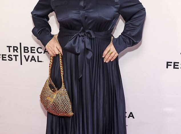 Title: Iconic Actress from Famous Hollywood Family Married to Oscar Winner: Who Is She?