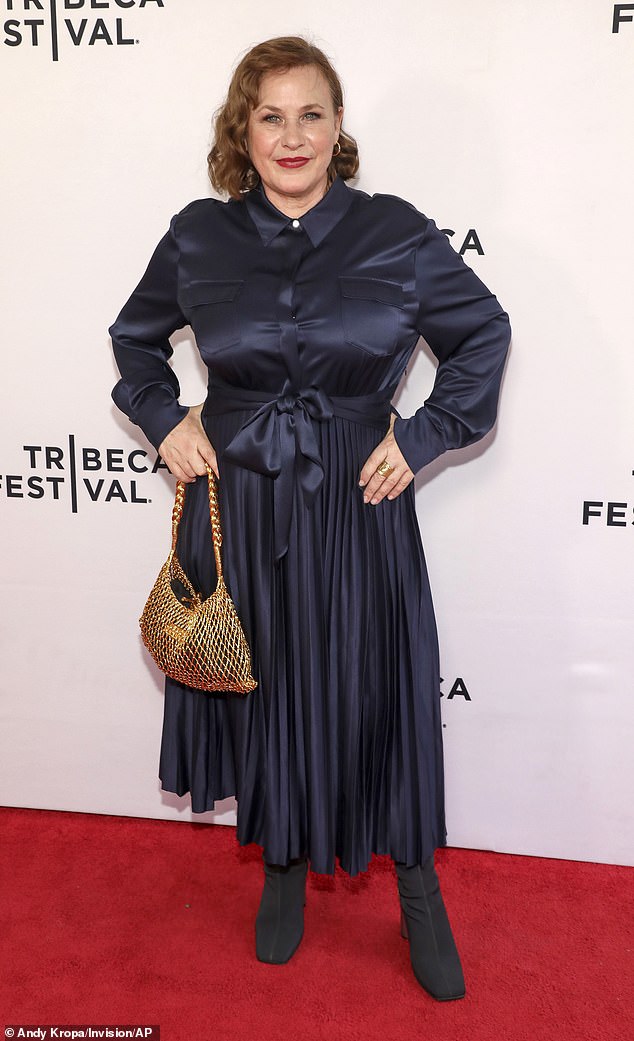 Title: Iconic Actress from Famous Hollywood Family Married to Oscar Winner: Who Is She?