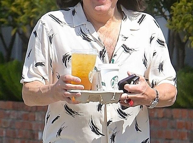 Iconic 1980s Frontman Born Without an Ear Transforms Appearance During Rare Public Sighting—Guess the Identity!