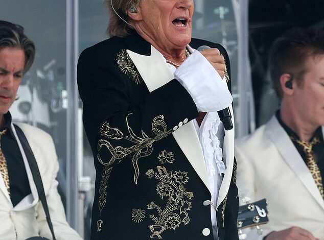 Rod Stewart Stages Political Statement at Glastonbury After Reform Backing, Performs with Rock Legends Amid Bob Vylan’s ‘Appalling’ Anti-Israel Chant Controversy