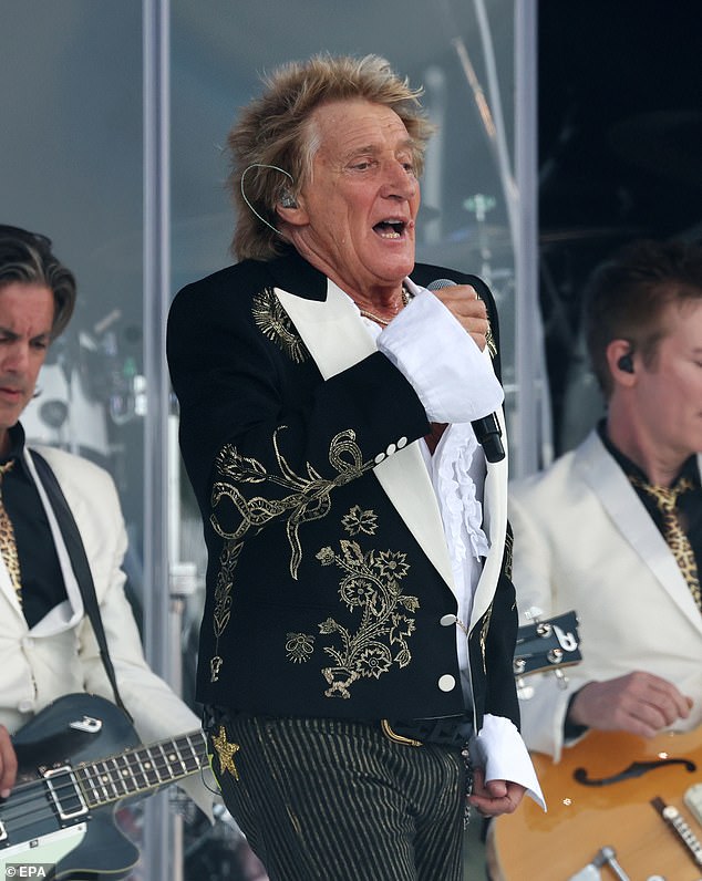 Rod Stewart Stages Political Statement at Glastonbury After Reform Backing, Performs with Rock Legends Amid Bob Vylan’s ‘Appalling’ Anti-Israel Chant Controversy