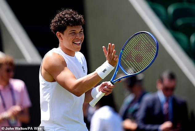 American Star Clinches Wimbledon Victory in 70 Seconds After Infuriating Overnight Delay
