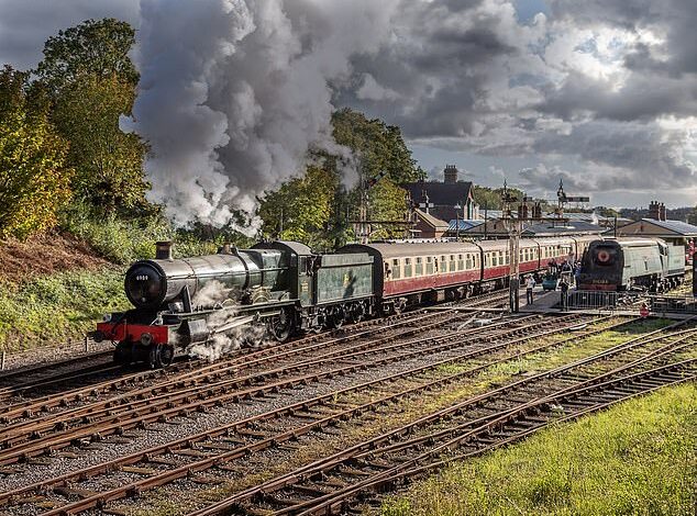 Title: Harry Potter’s New Hogwarts Express Unveiled After Near Scrapping