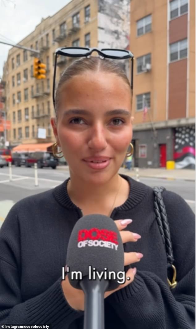 Title: Snezana Wood’s Daughter Eve Breaks Down in Heartbreaking Viral Video Addressing Biological Dad for First Time: ‘He Wanted My Mum to Suffer’
