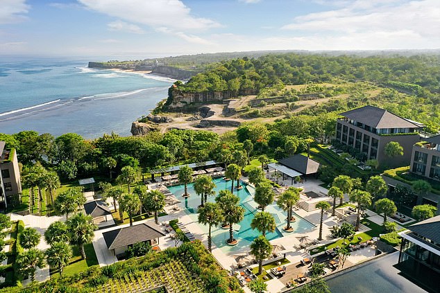 Title: Molly Mae Hague’s Sister Zoe Flees Bali Five-Star Hotel After 48 Hours Over Unmet Expectations