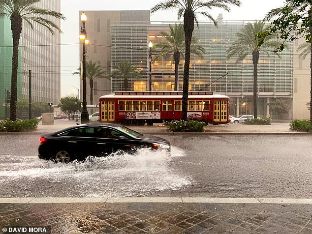 "America’s Iconic Sinking Metropolis: 300,000 Residents Confront Emerging Climate Threat"