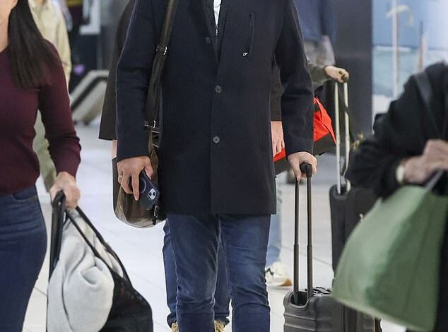 Title: Wayne Carey Spotted Unfazed in First Public Appearance Since Viral Bathroom Video During Sydney Visit Following Woman’s Public Statement