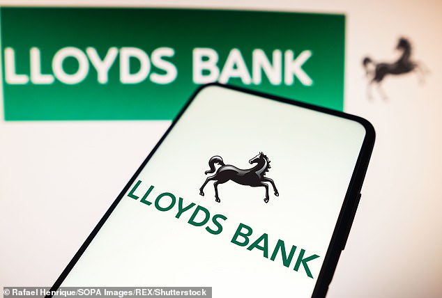 Lloyds Bank Payday App Outage Sparks Frustration for Thousands of UK Customers
