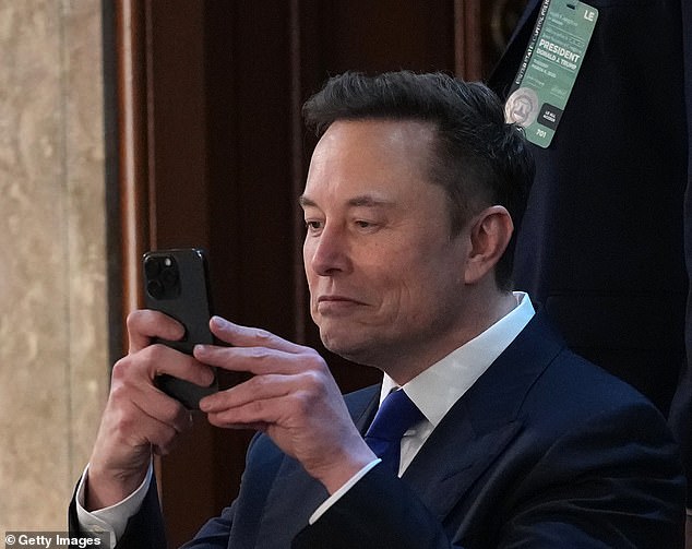 Elon Musk Stuns Tech World with Plan to Resurrect Nostalgic Early 2000s App Platform