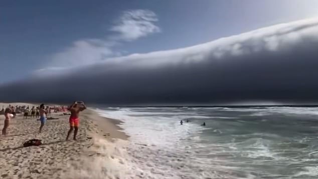 Understanding the Roll Cloud: Experts Decipher Portugal’s Tsunami-Like Sky Wall Phenomenon