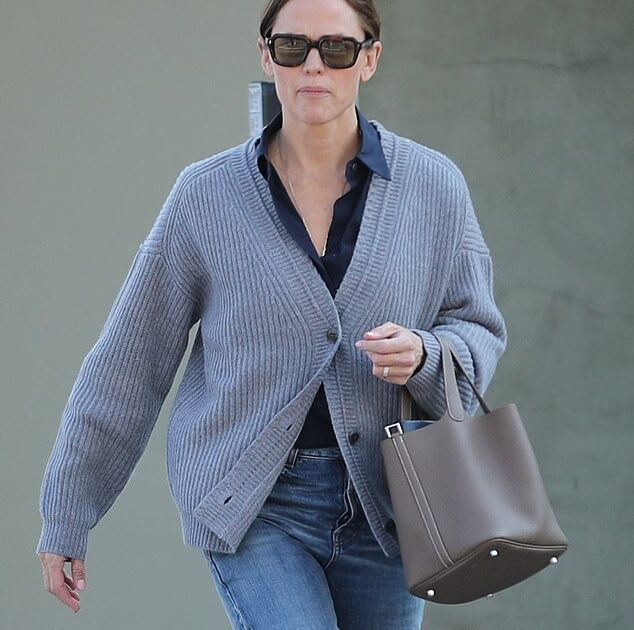 Jennifer Garner Wears Ring on Ring Finger Amid John Miller Romance and Moving-In Rumors