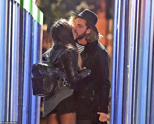 Celebrity Kisses Caught on Camera: From Seann Walsh’s Strictly Scandal to Kristen Stewart’s Infamous Betrayal — Which Stars’ Off-Screen Romances Made Headlines?