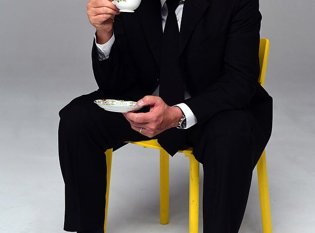 "Alan Davies Returns to Edinburgh Fringe for First Standup in a Decade—Self-Professed ‘Old White B*****d’ Still Funny, Says Veronica Lee"