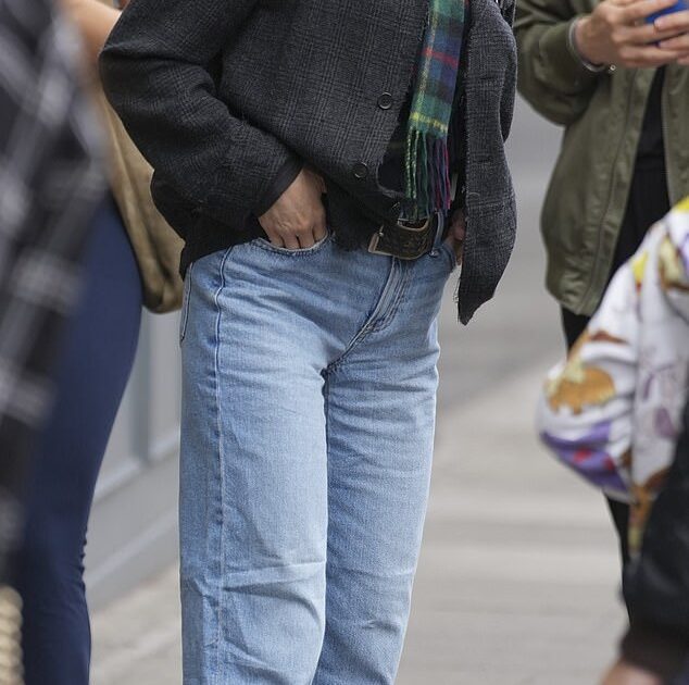 Renee Zellweger Dons Quirky Flat Cap and Shades at Edinburgh Film Festival Amid Split from Ant Anstead’s Financial Woes