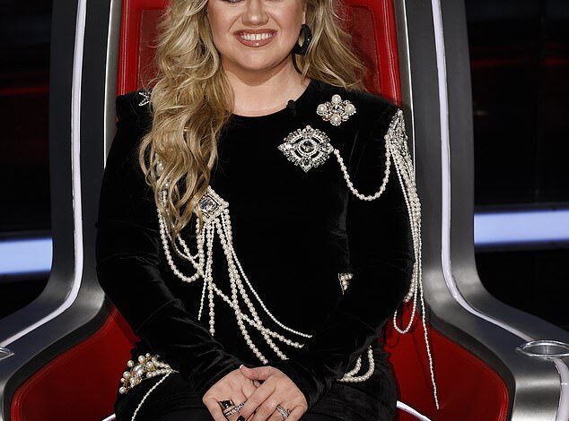 Kelly Clarkson Returns to The Voice After Brief Absence Following Ex-Husband Brandon Blackstock’s Death