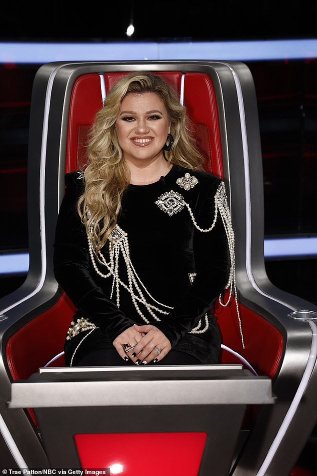 Kelly Clarkson Returns to The Voice After Brief Absence Following Ex-Husband Brandon Blackstock’s Death