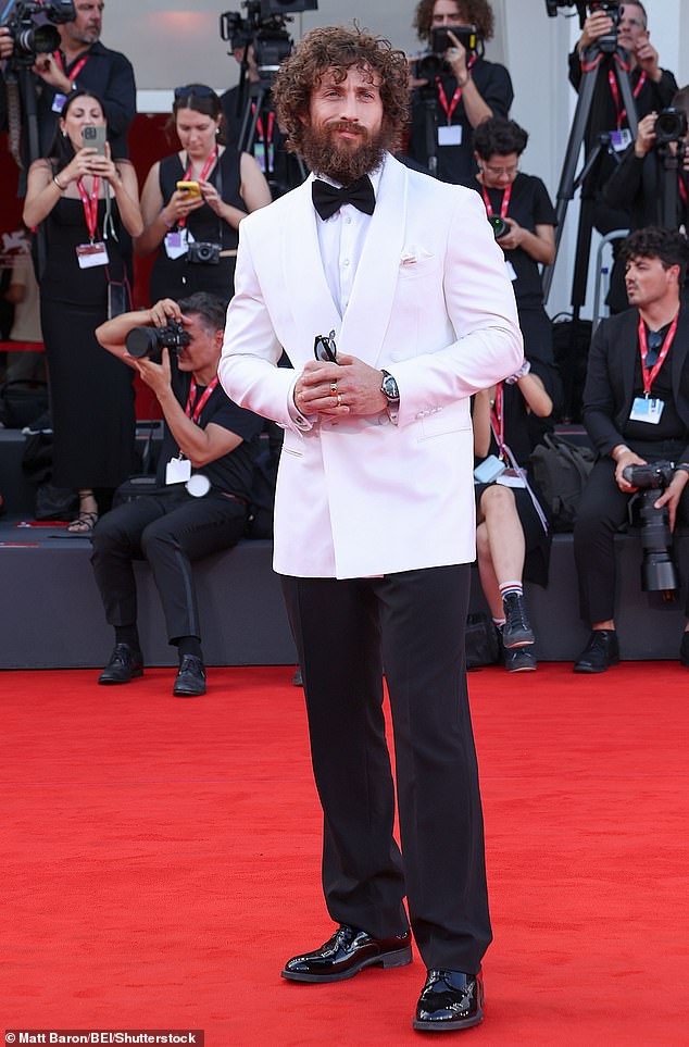 Aaron Taylor-Johnson Sports Bushy Beard and Curly Hair at Venice Film Festival’s Frankenstein Premiere Amid Shift in James Bond Casting Rumors
This version condenses key details (transformative appearance, event context, Bond speculation) while maintaining clarity and flow.