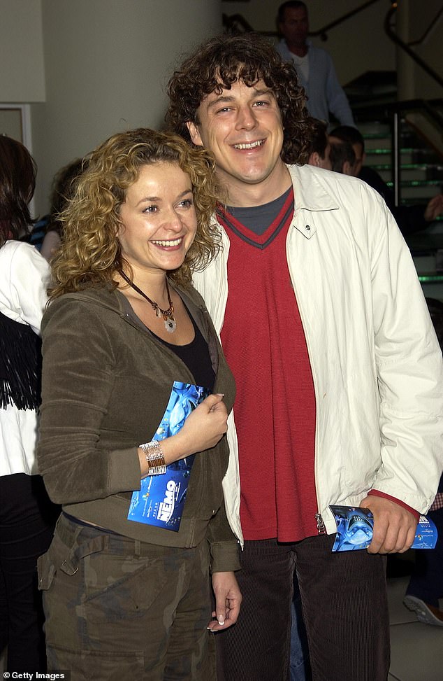 "Alan Davies Reflects on Julia Sawalha’s Drunken ‘C***’ Remark and Early Trip Exit, Linking to Abusive Father’s Relationship Impact"