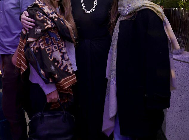 Mary-Kate and Ashley Olsen Debut New Look During Rare Joint Appearance