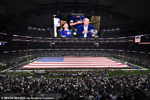 Fans Witness Man Spread Cousin’s Ashes on Dallas Cowboys Field at AT&T Stadium Game